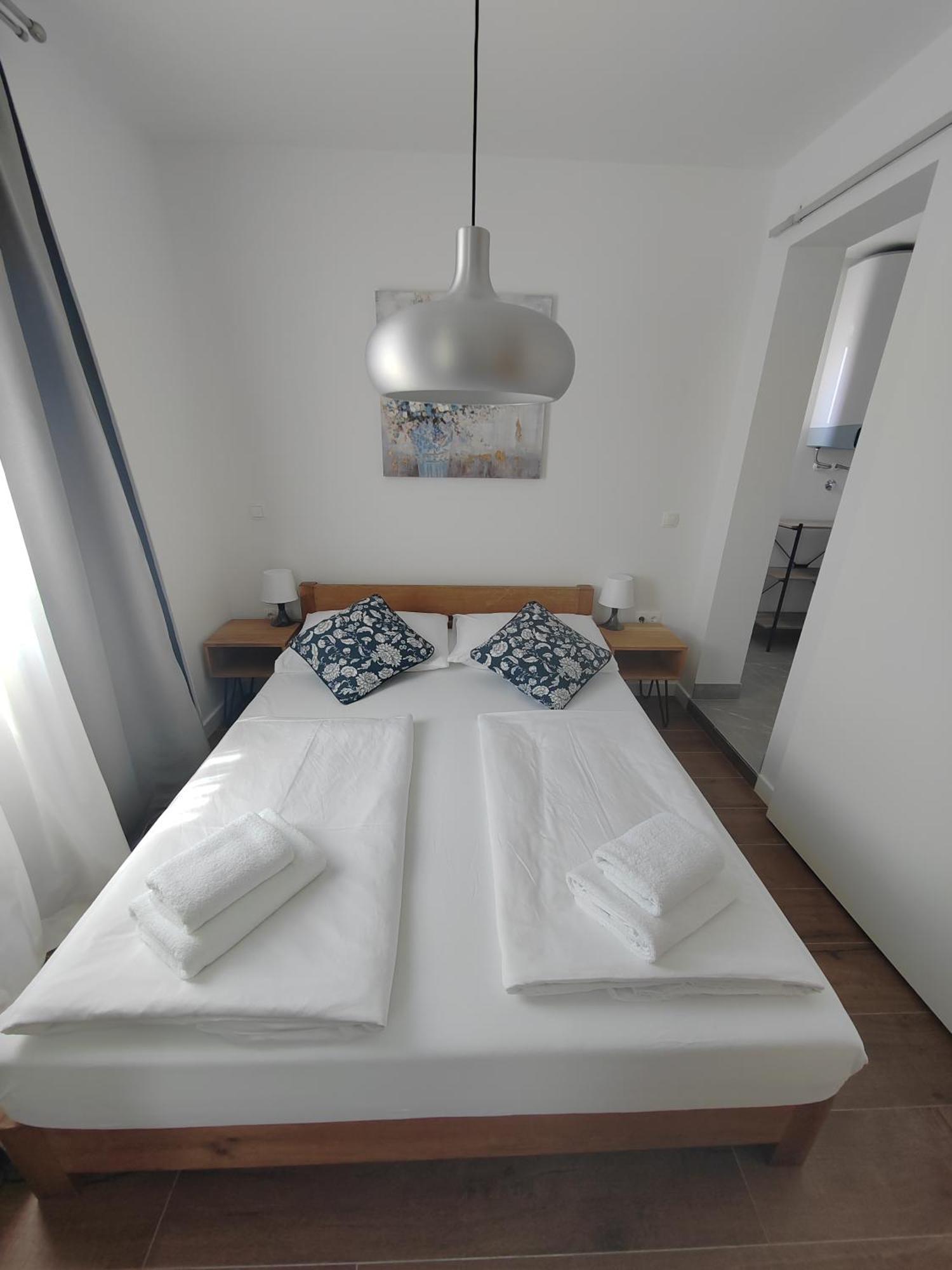 L&L Apartmani 1 Bol Exterior foto